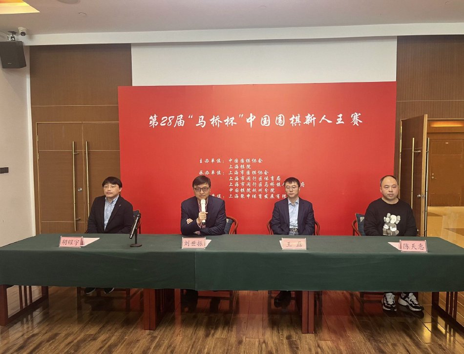 习近平同普京握手道别，引领中俄关系行稳致远